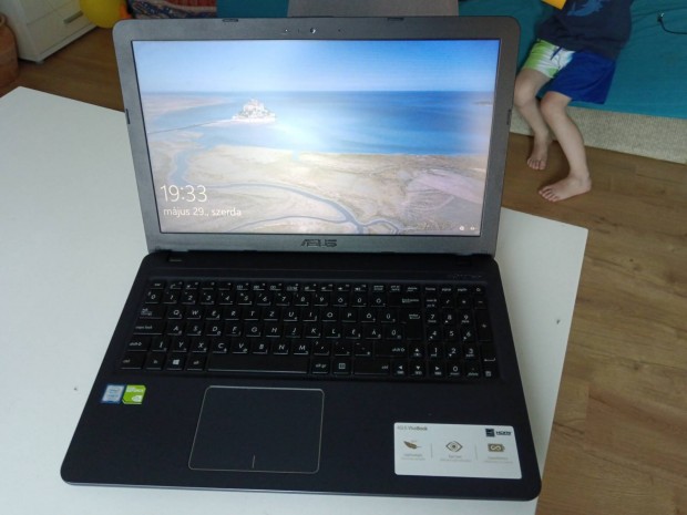 Asus Vivobook X543U laptop 