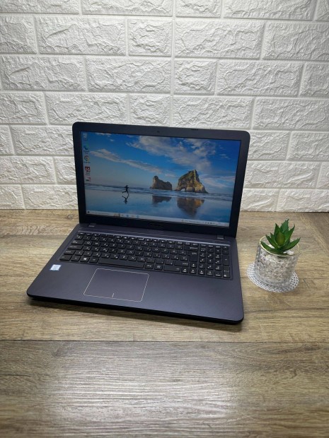 Asus Vivobook X543U laptop garanciával !