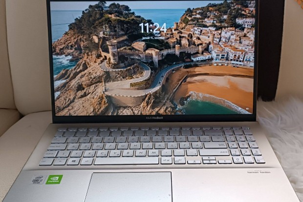 Asus Vivobook laptop Intel Core i7