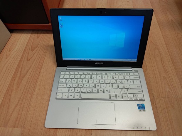 Asus X201E (Intel Celeron, 2GB RAM, 240GB SSD, 12") laptop, notebook