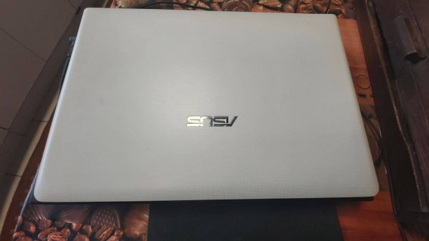 Asus X401A laptop, I3 proci,500Hdd,4Gbram,