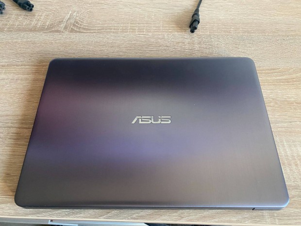 Asus X411UA Laptop i5 8gb 512gb ssd 14 colos 3h garancia