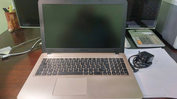 Asus X540M laptop elad