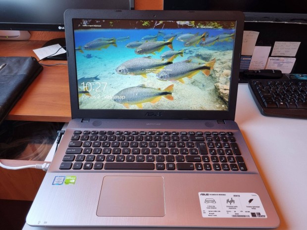 Asus X541UV-DM1527 laptop tokkal friss Win 10 Pro