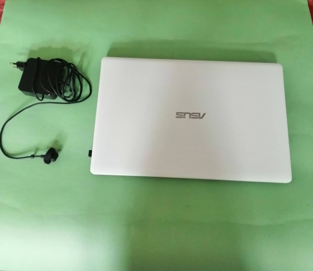 Asus X541U laptop - elad irodai munkra alkalmas