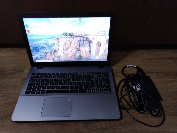 Asus X542UN (i5 8gen, 4gb RAM, 240GB SSD, MX150 4GB, Hibs)