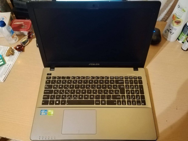 Asus X550C - ( i3 Processor - 500Gb-os HDD - 8Gb ddr3 - ram )