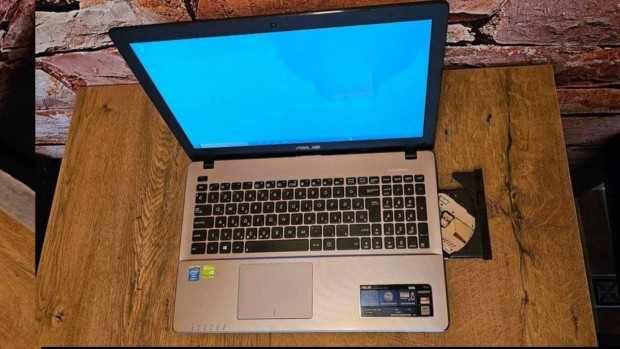 Asus X550LB-XO025D 15,6" matt sttszrke laptop