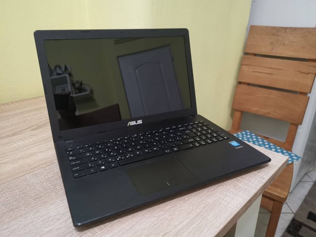 Asus X551M laptop, magyar, szp llapotban !!