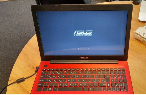 Asus X553M laptop N2840 proci 4Gb Ram Win10