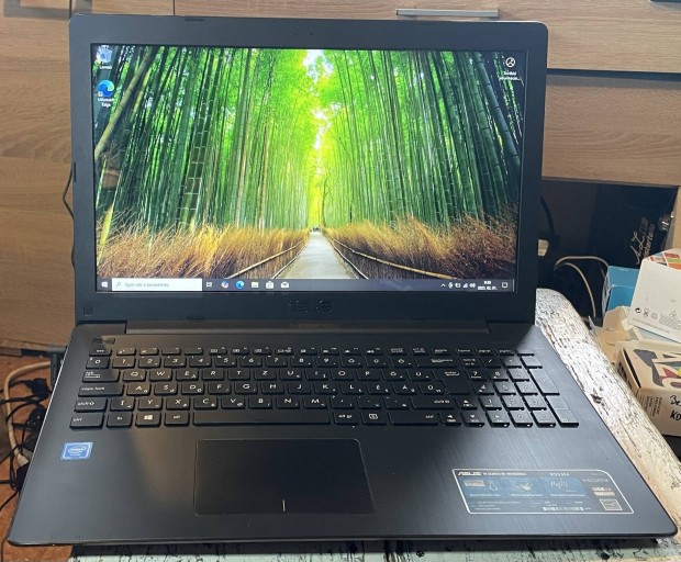 Asus X553m Intel 2840u 2.58Ghz,Kingstone 240GB SSD/4GB Ram