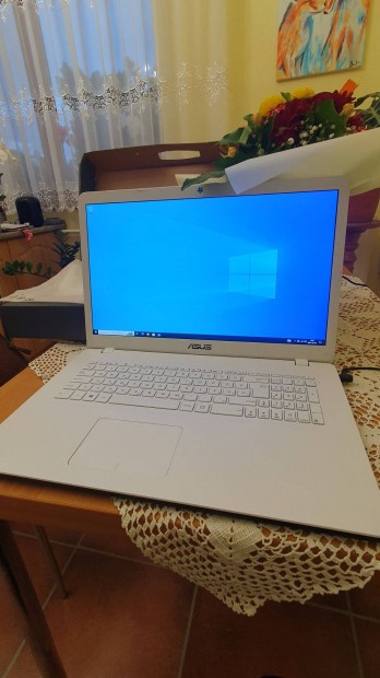Asus X705M fehr notebook olcsn elad