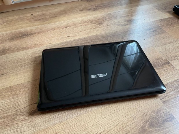 Asus X72D Laptop 17,3` AMD 300GB, 4GB