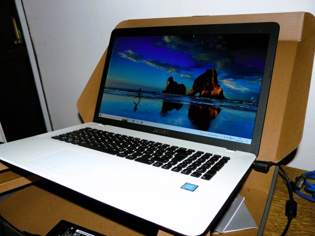 Asus X751SA 17 colos Pentium laptop elcserlhet