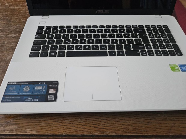 Asus X751S 17" -es laptop