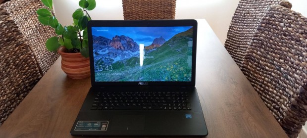 Asus X751S nagykpernys laptop elad