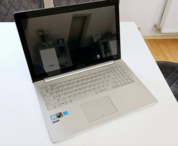 Asus Zenbook 17 Gamer Laptop