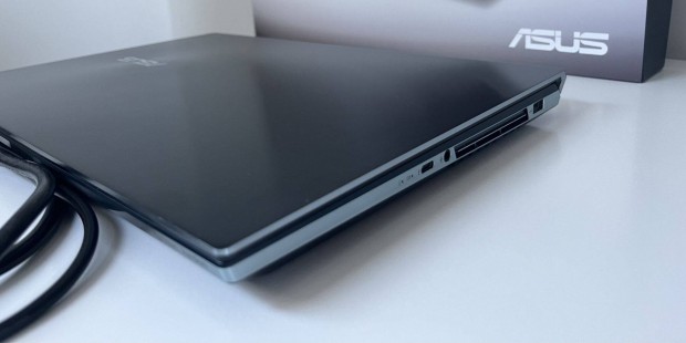 Asus Zenbook Pro Duo UX581GV - Nano Edge 4K UHD OLED, Harman Kardon