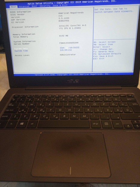 Asus Zenbook UX305F laptop SSD nlkl!