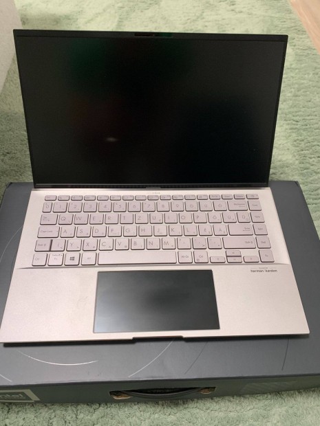 Asus Zenbook UX435EA laptop