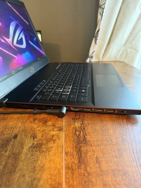 Asus gamer Zephyrus laptop elad Gtx 1060 6 GB, 32 GB DDR4