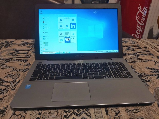 Asus i3-s laptop Szab Sndor rszre