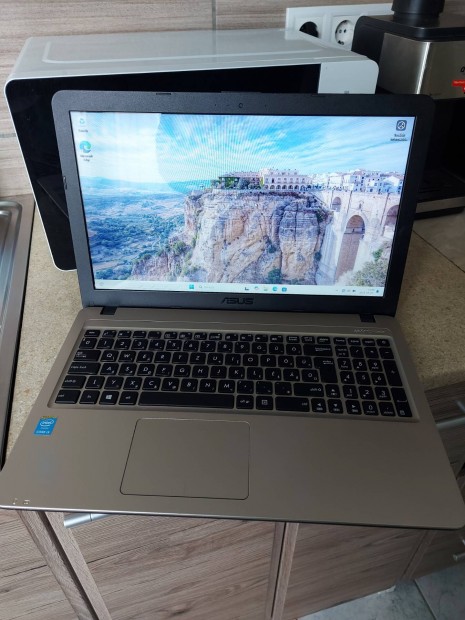 Asus laptop X540L