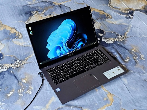 Asus laptop , i3 8gen , SSD , DDR4 , 1tb HDD