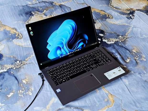 Asus laptop , i3 8gen , SSD , DDR4 ram , 1tb HDD
