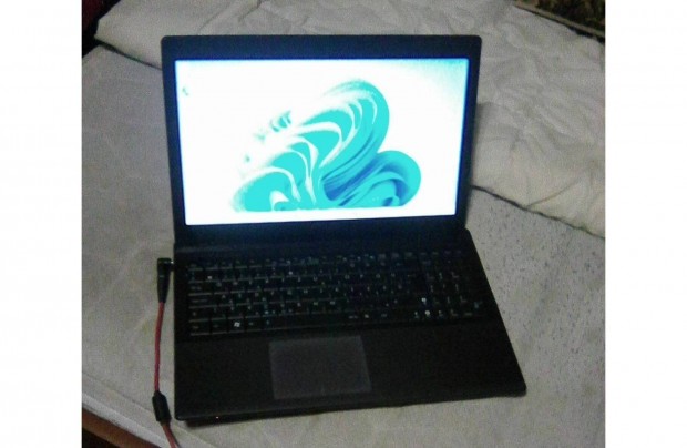 Asus laptop (i5, 8GB RAM, 500GB SSD, magyar bill. WIN11) Postázom is!