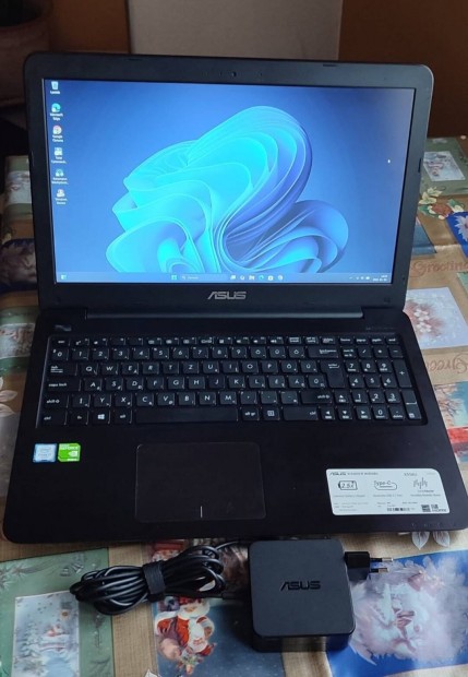 Asus laptop- i7 6500, 8Gb DDR4, SSD, WIN11, Full HD