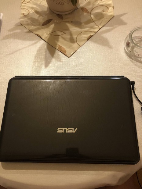 Asus laptop elad