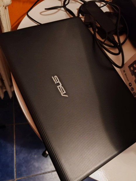 Asus laptop elad!