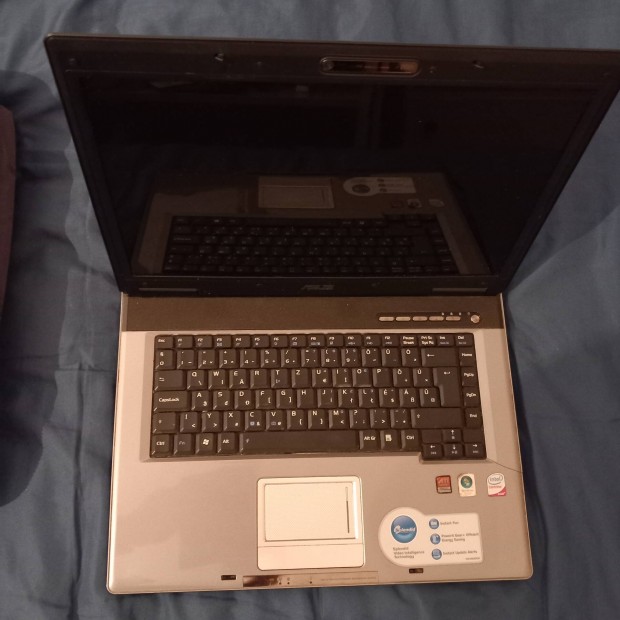 Asus laptop s egy Asus laptop alkatrsznek elad