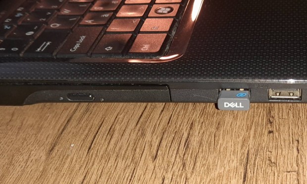 Asus laptop hibátlan állapotban egérrel, táskával, hangfallal