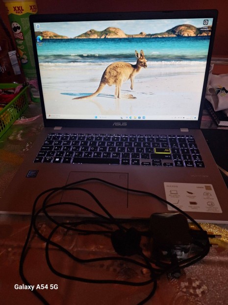 Asus laptop j