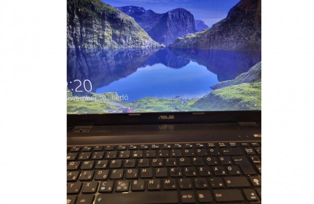 Asus notebook 17" 2RAM 500HDD