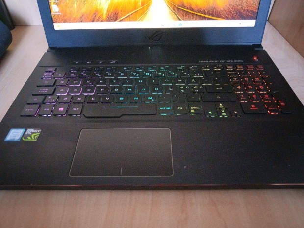 Asus rog gamer laptop elad i7-8750H hatmagos, 32 GB DDR4 RAM