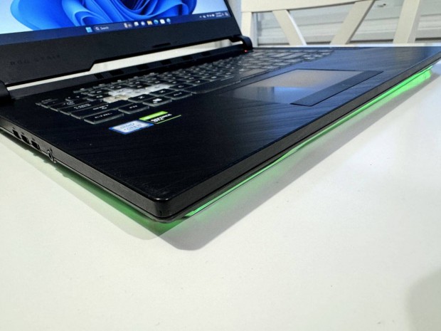 Asus rog laptop elad Full HD kijelz 120 Hz-e 256 GB SSD