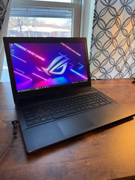 Asus rog strix gamer laptop eladó 1 TB SSD m.2 , 6 mag, 12 szál