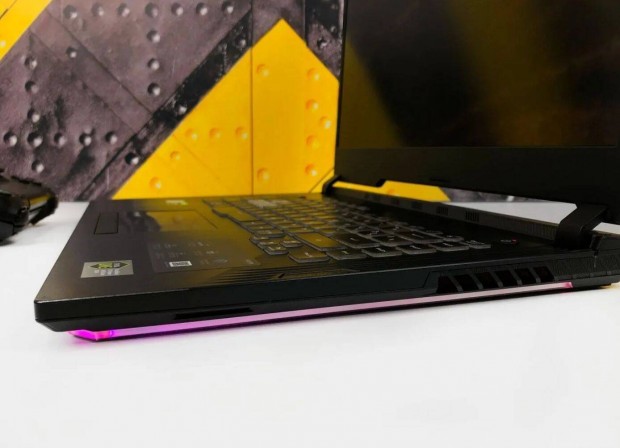 Asus rog strix gamer laptop elad! 120 Hz 2,40 GHz - 4,10 GHz