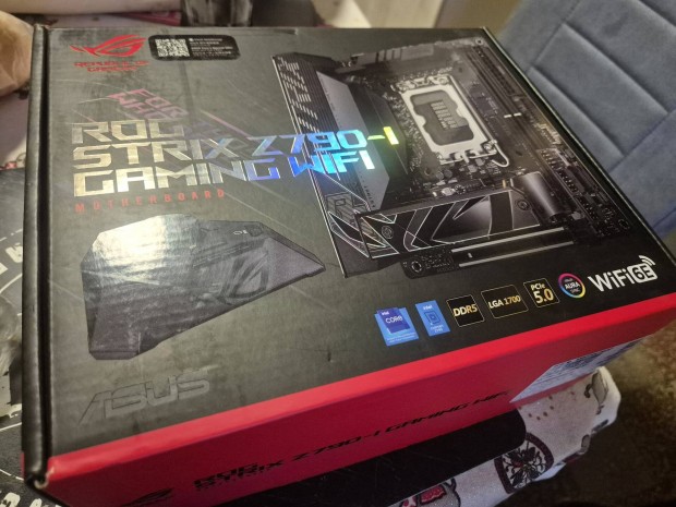 Asus rog strix z790-i gaming wifi alaplap.