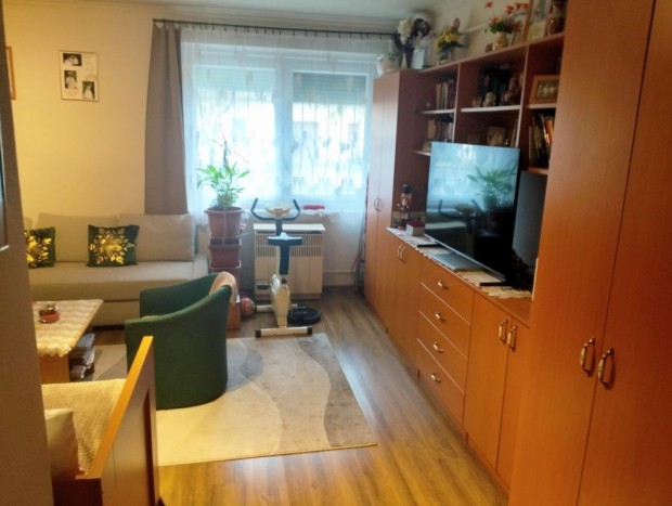 Asz�d, Kossuth Lajos utca, 35 m2-es, t�rsash�zi lak�s, 1 szob�s