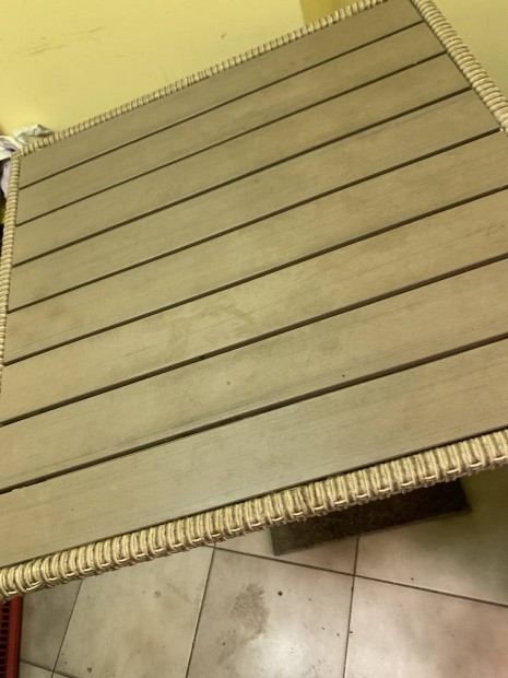 Asztal Ike�s term�k  rattan �s k� lap