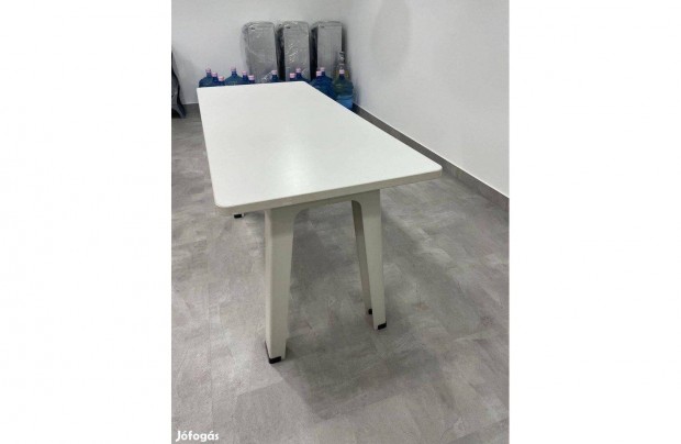 Asztal Kltri / Beltri tkezasztal Steelcase