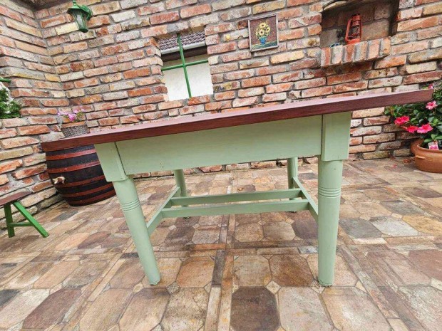 Asztal Vintage