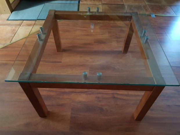 Asztal (75x75x45 veg)