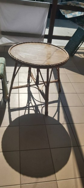 Asztal ?  73 cm  rattan