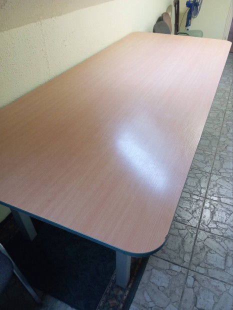 Asztal nagy méretű eladó