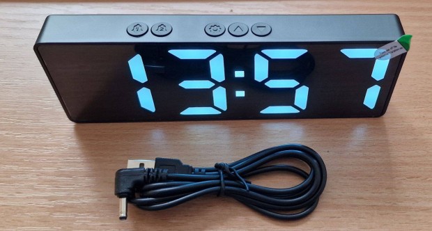 Asztali Digitális LED-es ébresztőóra hőmérséklet dátum kijelző hangra